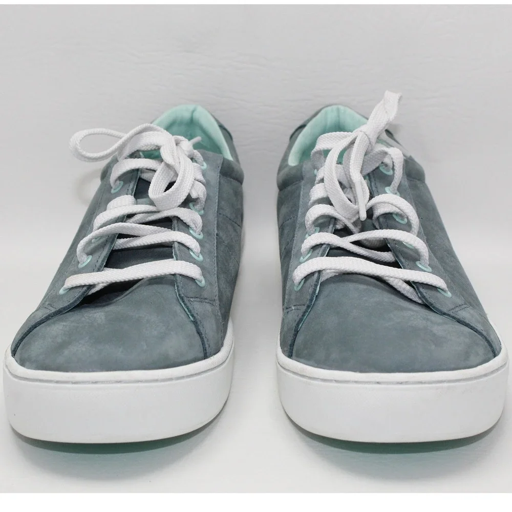 LL Bean Womens 9.5 Medium Blue Leather Low Top Sneakers‎ Lace Up 519198